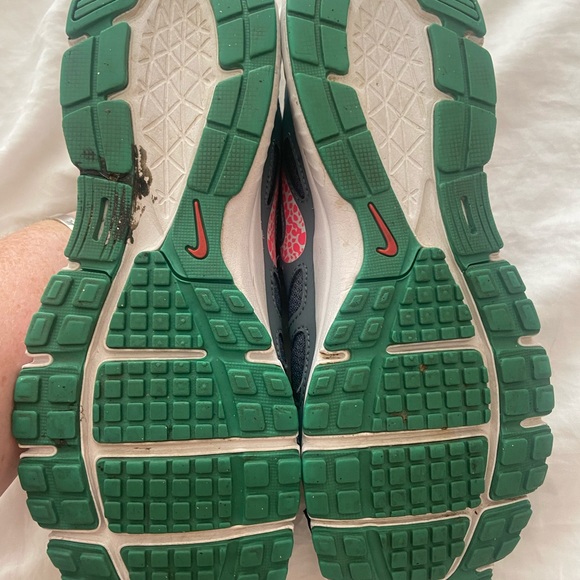 Nike running shoes in great condition - Picture 4 of 5
